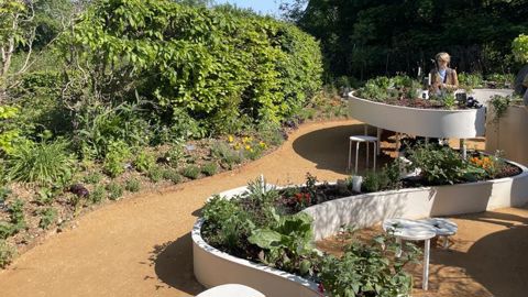 Le jardin « Le banquet », présenté cette année à Chaumont-sur-Loire pour les 30 ans du Festival international des jardins, héberge près de 125 plantes comestibles plus ou moins courantes. ©Y.Haddad
